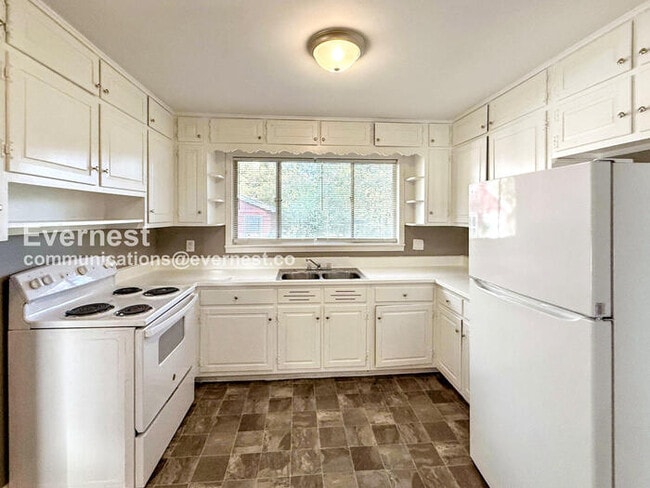 Building Photo - 937 Hickory Dr