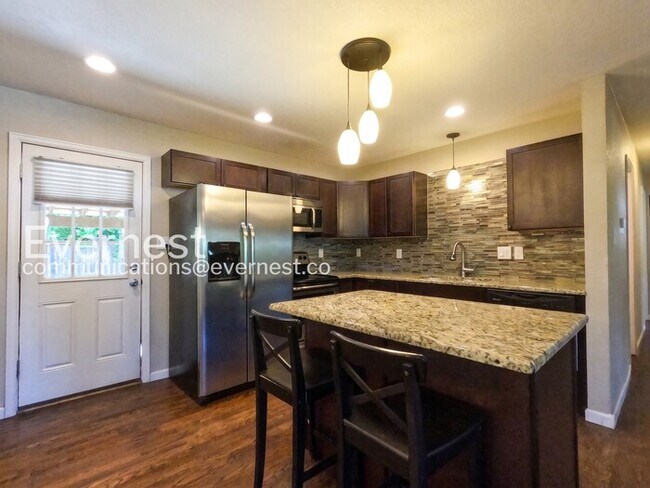 Building Photo - 226 Columbine Ct