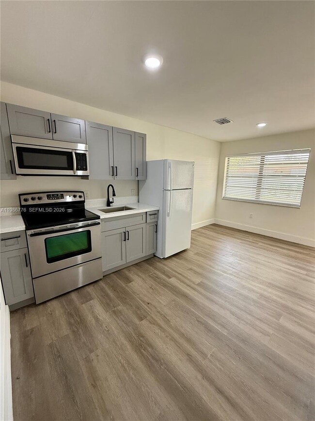 Building Photo - 1731 Alcazar Dr