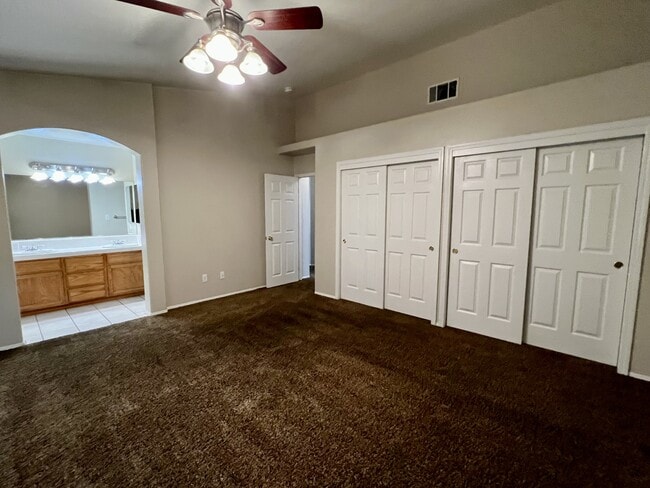 Foto del edificio - 12012 Jenlee Ave