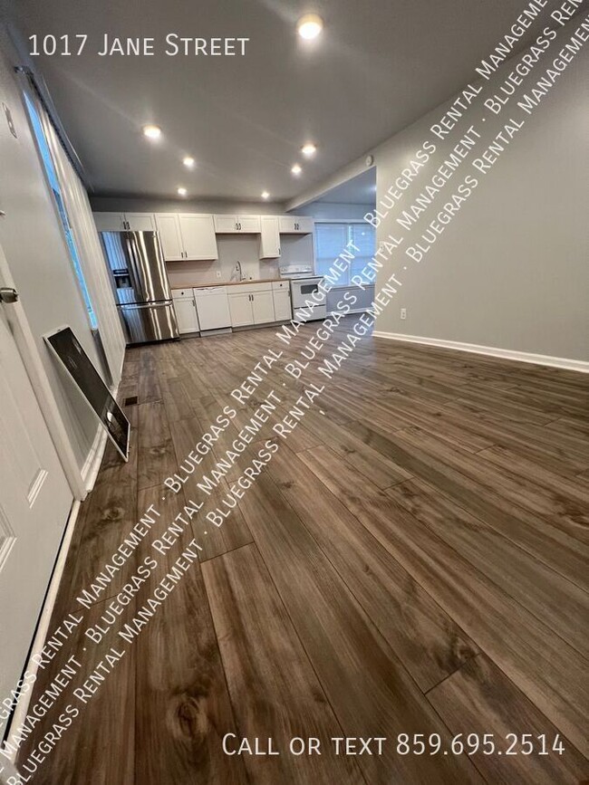 Building Photo - Beautifully Renovated 3 Bed, 2 Bath Home i...