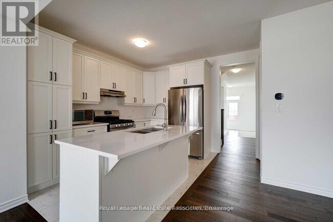 Building Photo - 359 Gordon Krantz Ave