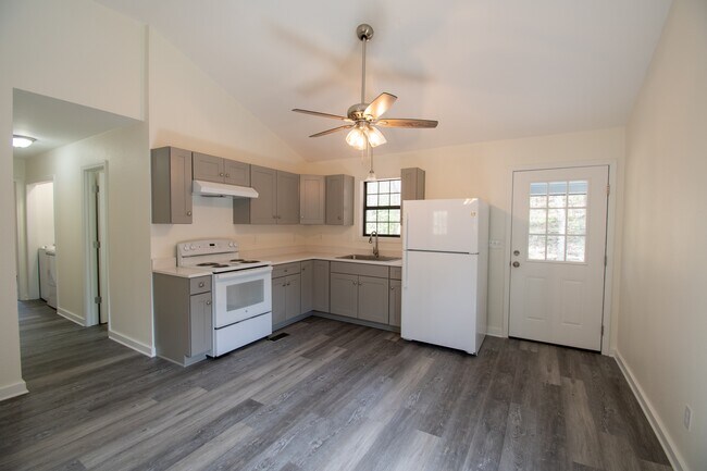 Foto del edificio - 2680-A River Heights Rd