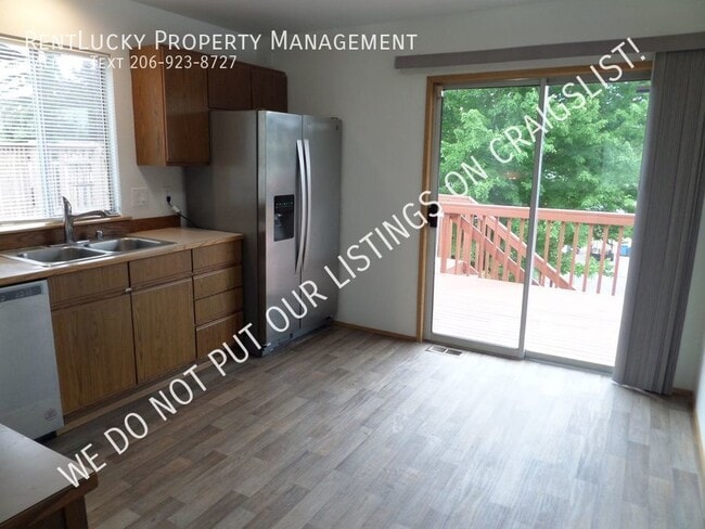 Building Photo - Great 3-Bedroom Duplex in North Tacoma - T...