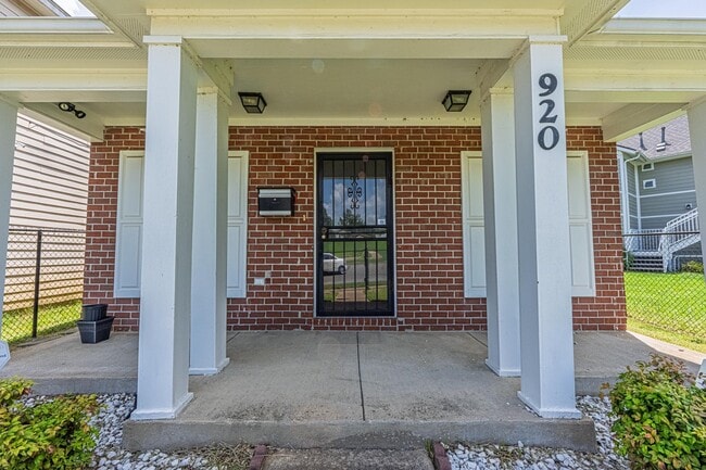 Building Photo - 920 Millers Bend Dr