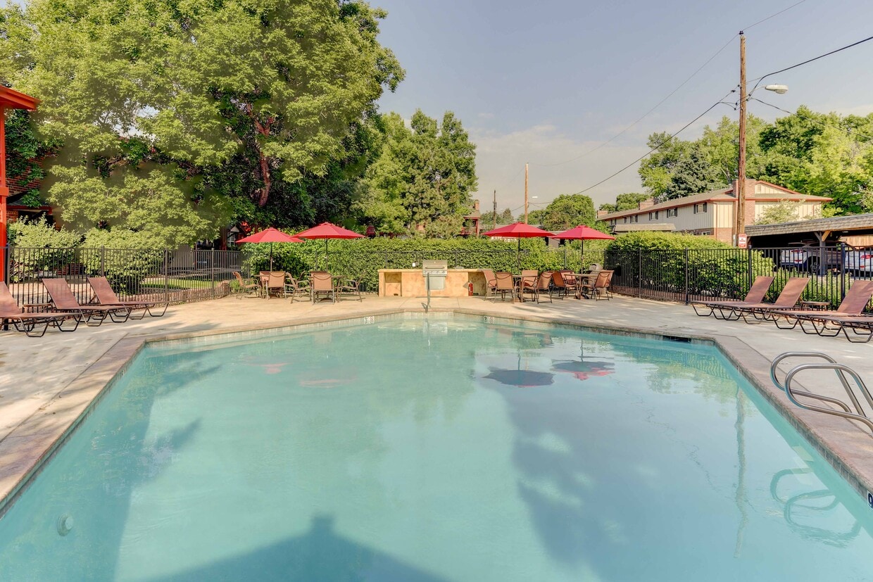 Primary Photo - Applewood Crest Townhomes & Apartments