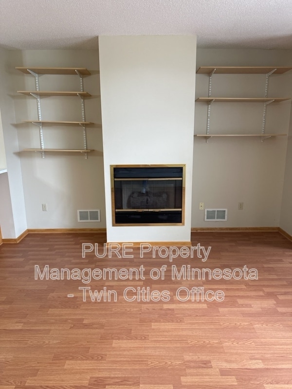 Building Photo - 15333 Greenhaven Ln