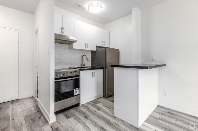 Bachelor - 413SF - Kitchen - 256-262 Sherbourne St.