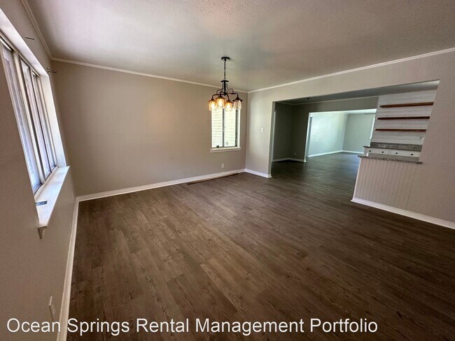 Foto del edificio - 4 br, 1.5 bath House - 2402 Woodmont Street