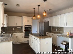 Foto del edificio - 614 Stoneway Dr