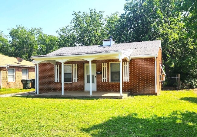 Photo - 2 Bed 1 Bath 1 Car  Detached Garage in Chesser Addn Midwest City House