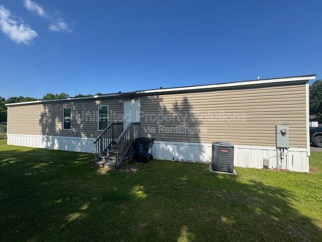 Building Photo - 9499 Wendi Dr NE