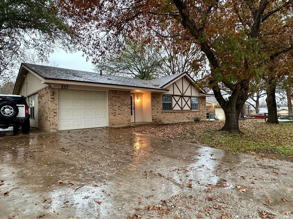 Foto principal - 217 Rhoades St