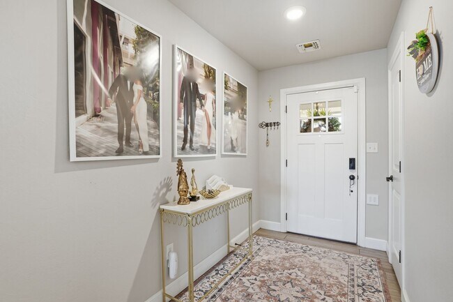 Building Photo - Beautiful home located in Rollings!!!