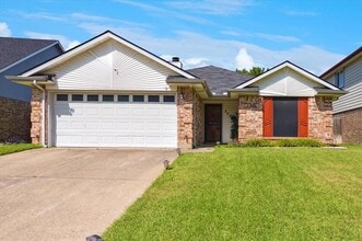Building Photo - 2232 Turf Club Dr
