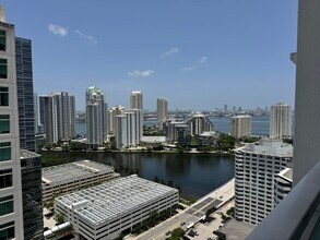 Building Photo - 950 Brickell Bay Dr