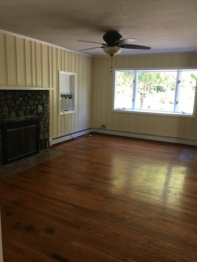 Living room - 99 Hewitt Rd