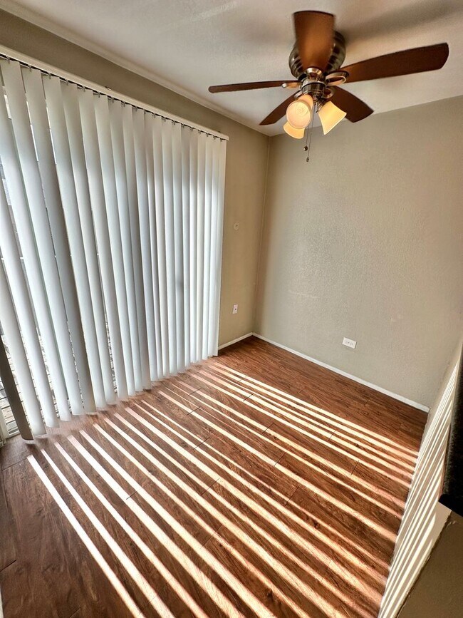 Building Photo - 2 Bedroom 1 Bathroom - Located At Lakewood...