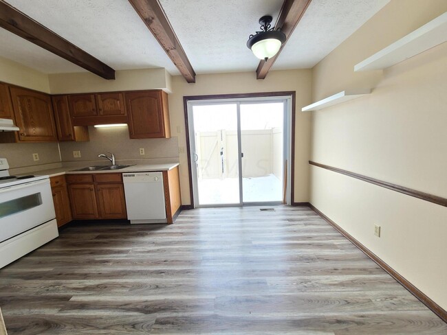 Foto del edificio - 5060 Godown Rd