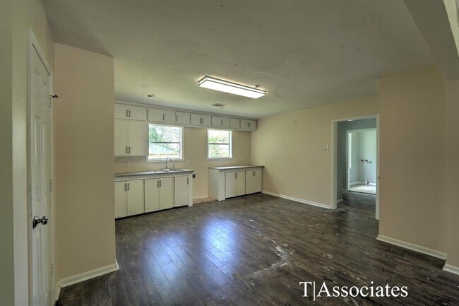 Building Photo - 1913 Oregon St