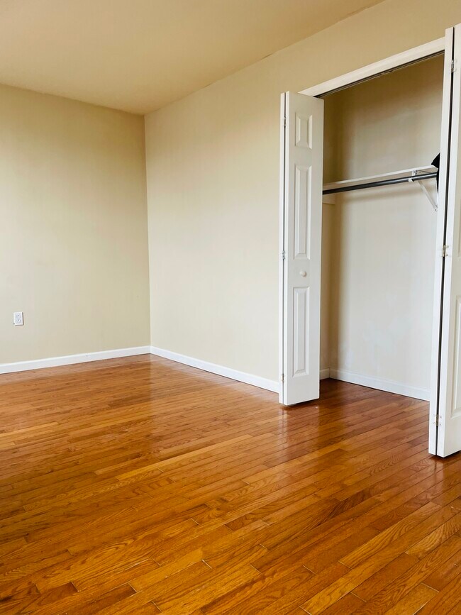 Bedroom - 1520 Moore St