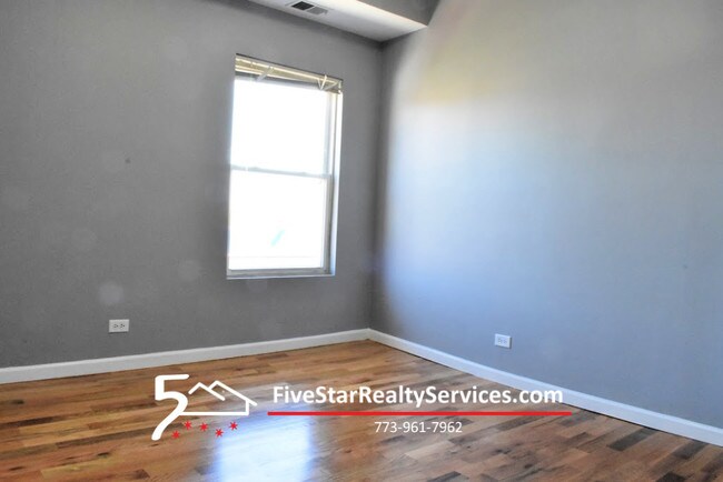 Foto del edificio - 741 N Hamlin Ave