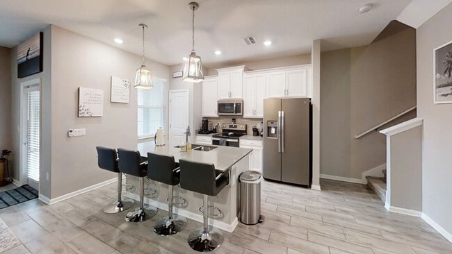 Building Photo - 8511 Golf Wy