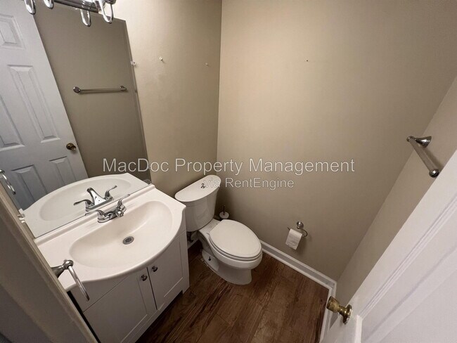 Foto del edificio - 14611 Earlham Ct