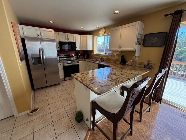Building Photo - Spacious 4 Bed, 3 Bath Home - Terrango Glen