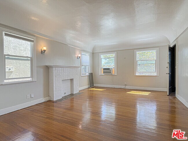 Foto del edificio - 733 N Ridgewood Pl