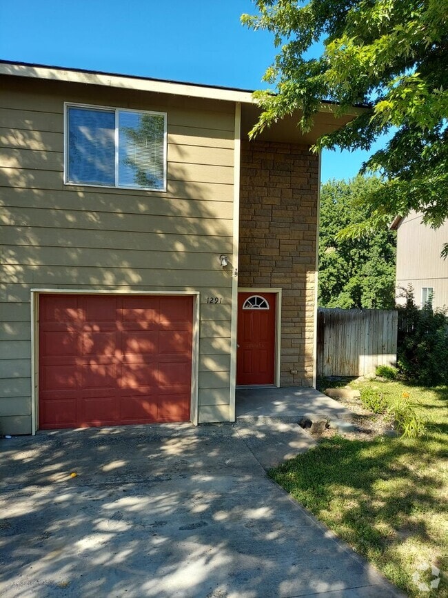 Building Photo - 1291 SW 12th St