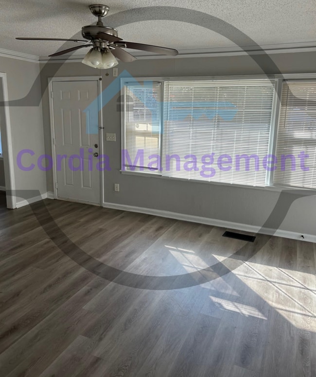 Foto del edificio - Adorable 3BR with Front Porch and Back Dec...