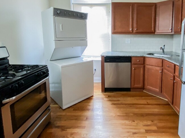 Foto del edificio - 3358 N Sheffield Ave