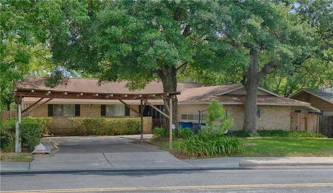 Foto del edificio - 2117 Gaston Pl Dr