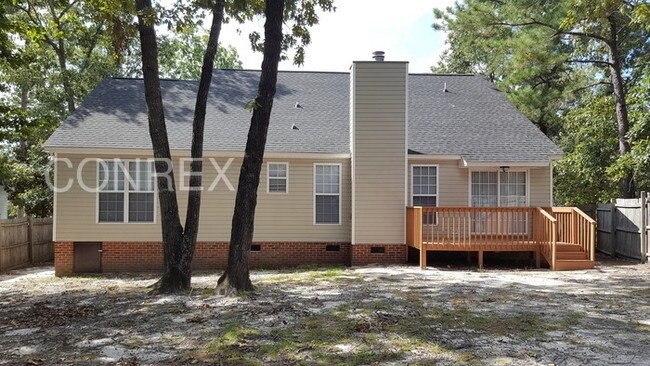 Foto del edificio - 329 Oak Creek Cir