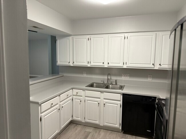 Building Photo - 5828 Harris Grove Ln