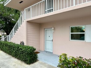 Building Photo - 18081 SE Country Club Dr