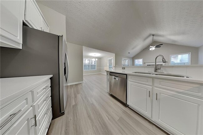 Building Photo - 230 Lake Valley Dr SW