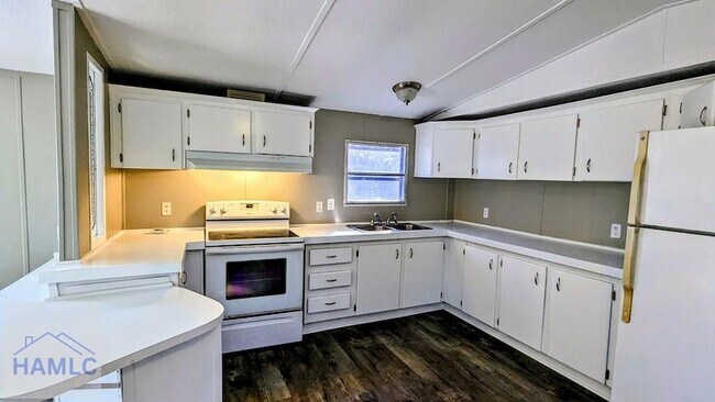 Foto del edificio - 260 Ed Powers Blvd