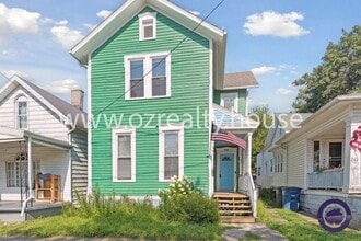 Building Photo - 247 Field Ave