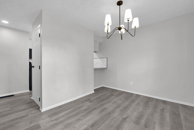 Building Photo - 3302 Sundale Rd