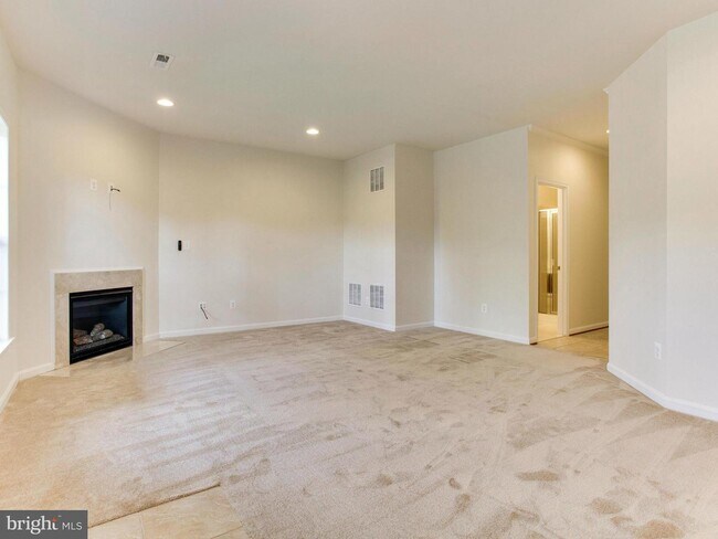 Building Photo - 25111 Sweet Myrtle Square