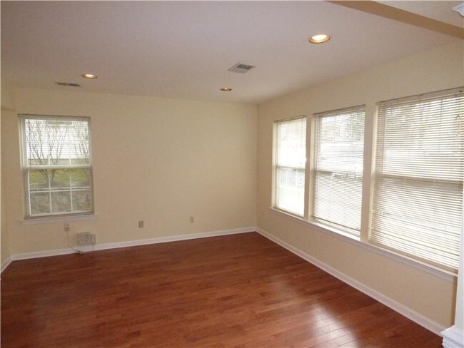 Building Photo - 327 Enclave Ln
