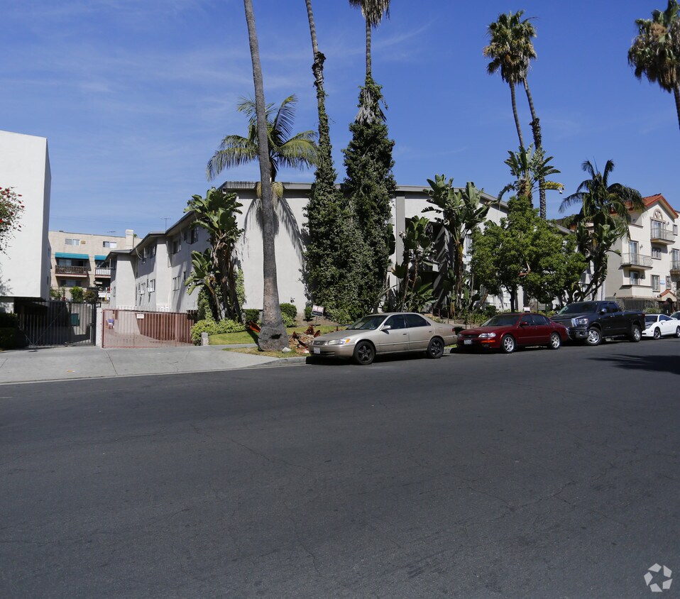 439 S St Andrews, Pl - 439 S St Andrews Pl