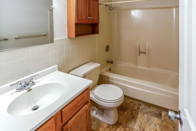 Building Photo - Armor Heights