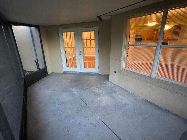 Building Photo - Two Story, Three Bedroom Townhome in Winte...