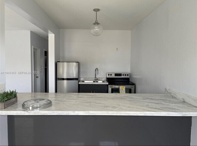 Foto del edificio - 455 Golden Isles Dr