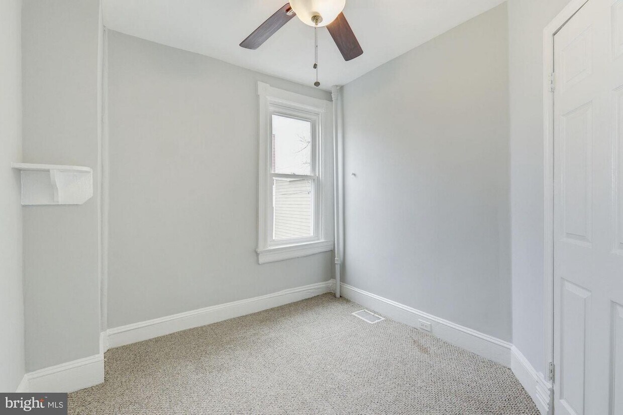 dormitorio - 1692 Kramer St NE