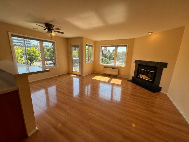 Foto del edificio - 215 14th Ave E