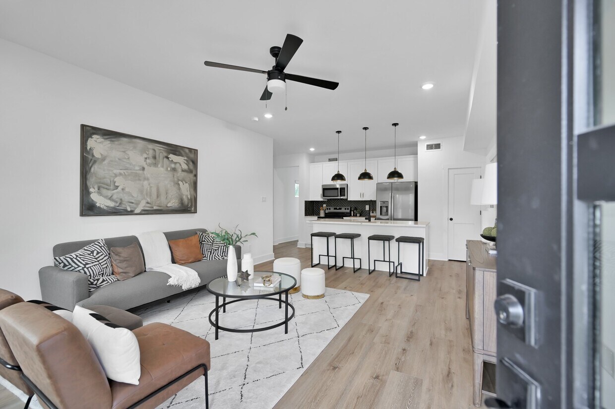 Foto principal - 8025 Cora St
